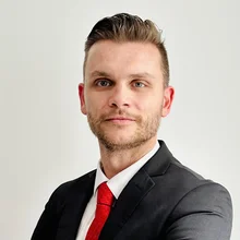 Headshot of Ryan Caruana